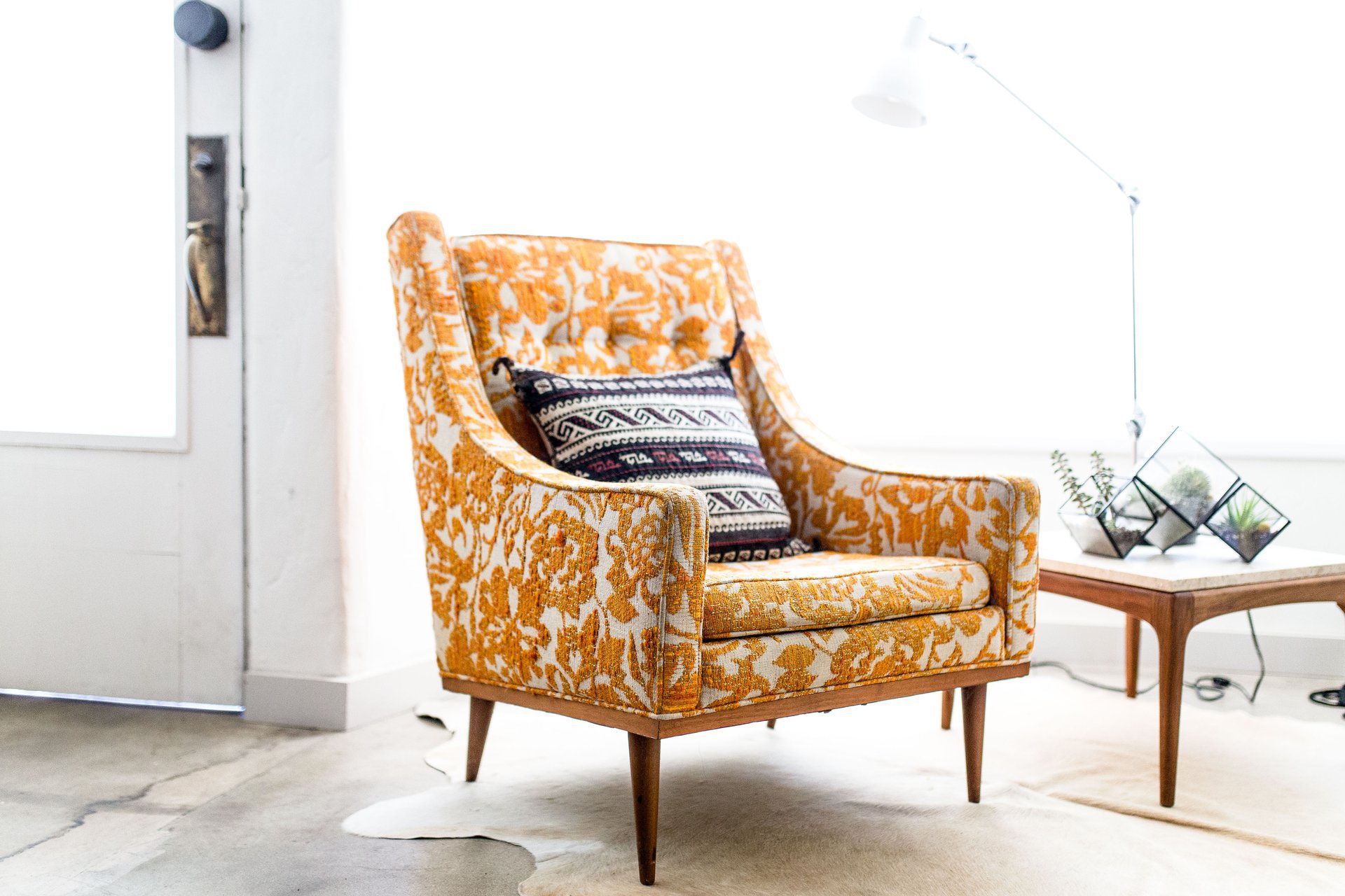 Cleaning of fabric or leather furniture