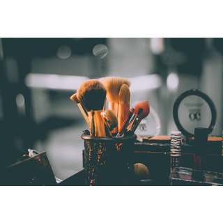 Make-up artist