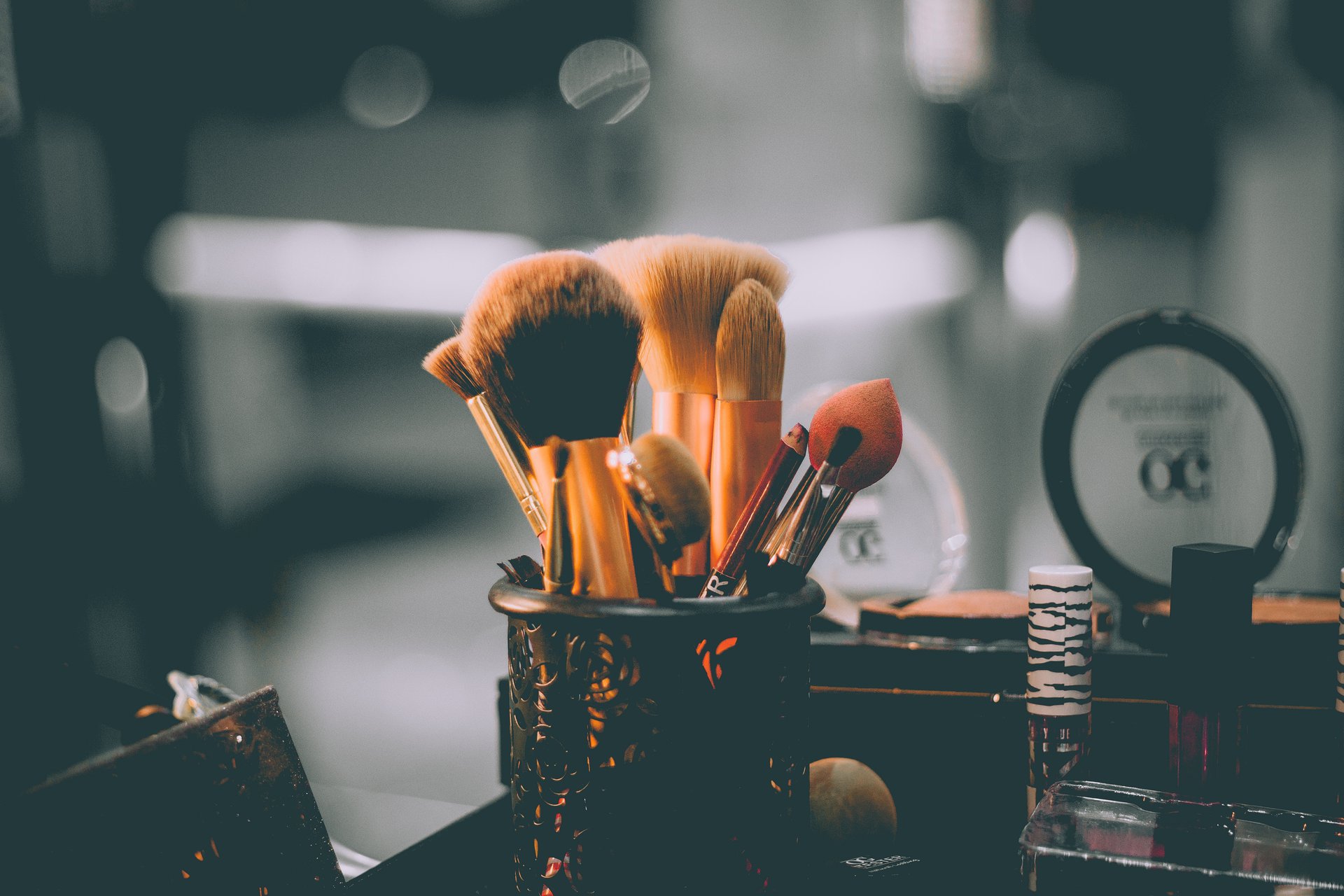 Make-up artist