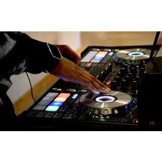 DJ